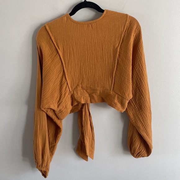 Urban Outfitters • 100% cotton tie front crop top - Picture 3 of 5